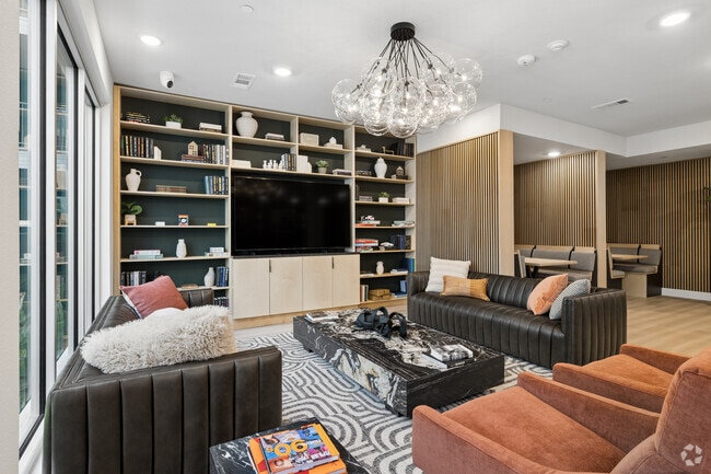 Interior Photo - Augustine