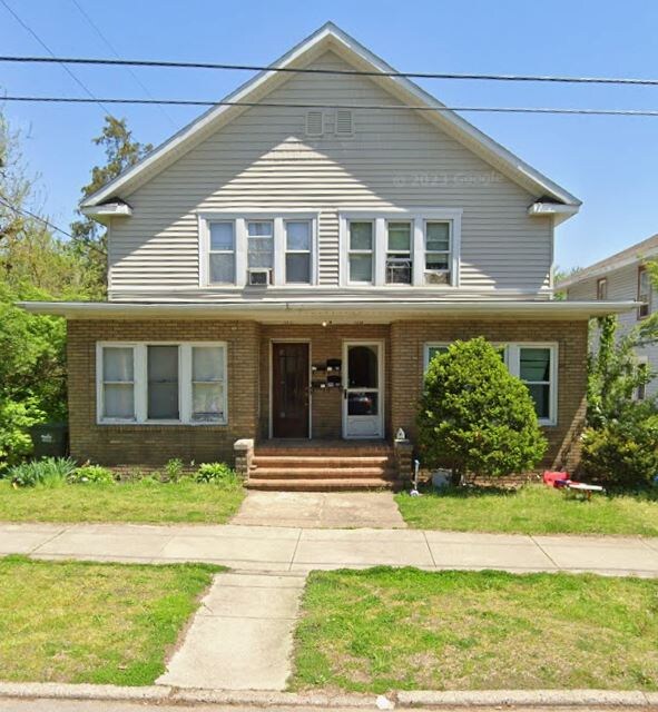 112 N Michigan St Unit 1/2, Elkhart, IN 46514 Room for Rent in