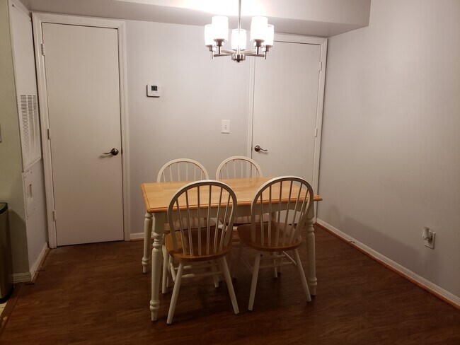Building Photo - 445 Fountainhead Cir