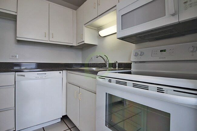 Building Photo - 58 E Goethe St