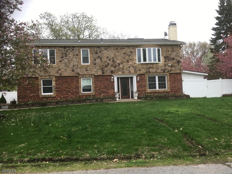 Primary Photo - 6 West Dr