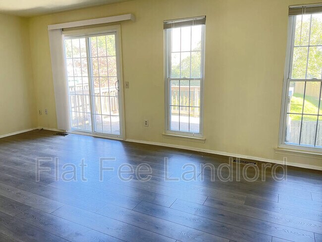 Foto del edificio - 5805 Bunker Woods Ln