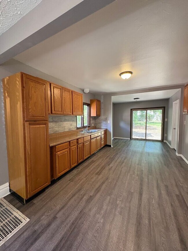Foto del edificio - Three bedroom one bathroom home for rent