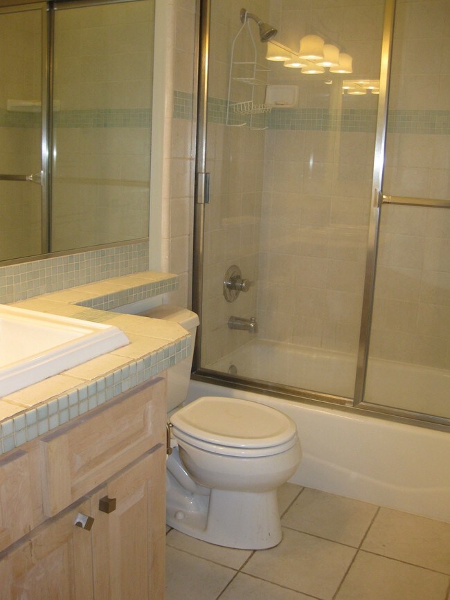 521 Montana Ave Unit 109, Santa Monica, CA 90403 Condo for Rent in Santa Monica, CA