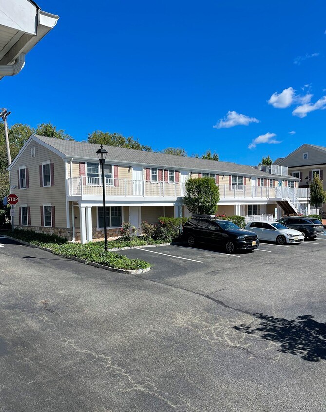 ¡Vistas impresionantes en todo The Village Green en Annandale! - The Village Green at Annandale