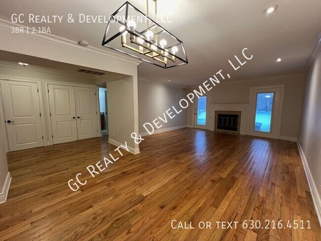 Building Photo - ***GREAT WESTMONT LOCATION / 3 BDRM / 2.5 ...