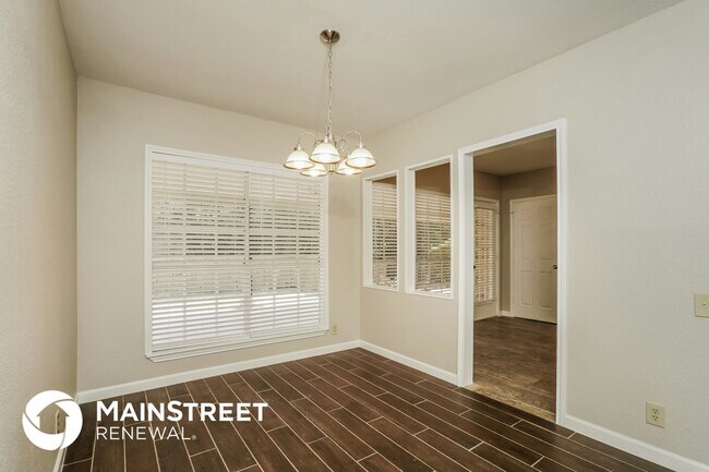 Foto del edificio - 8643 Silent Oaks