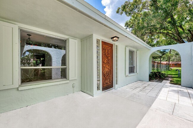 Foto del edificio - BEAUTIFUL WELL MAINTAINED 3 BEDROOM 2 BATH...