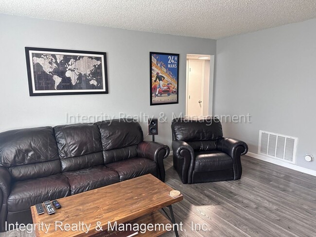Building Photo - 2 br, 1.5 bath House - 9350 E Girard Ave U...