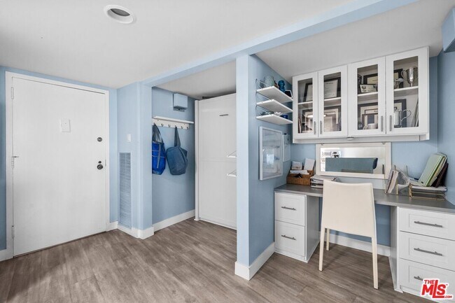 Building Photo - 4335 Marina City Dr