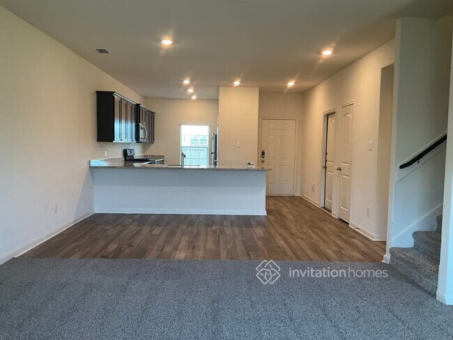 Building Photo - 3131 Angus Dr