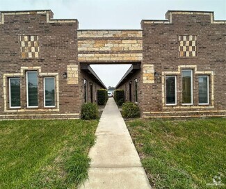 Building Photo - 2811 Primrose Ave