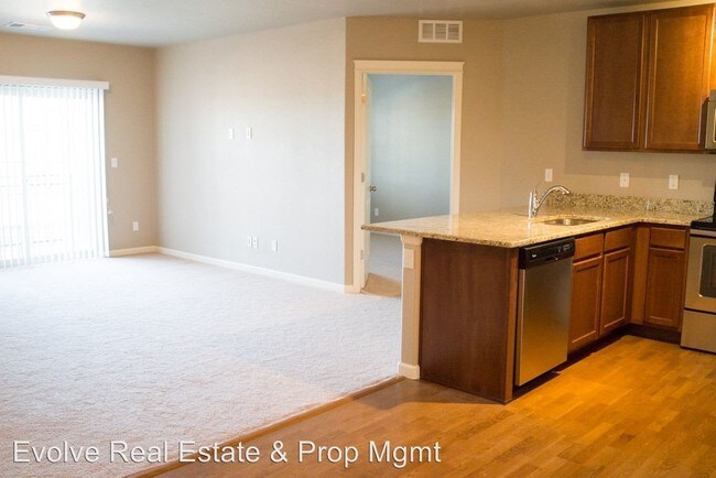 Building Photo - 725 Elmhurst Dr