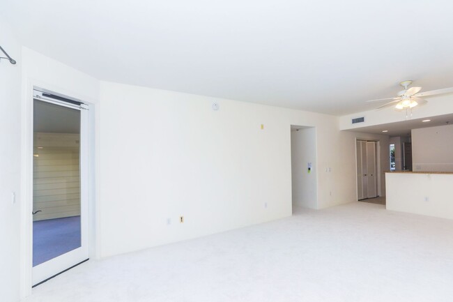 Building Photo - Colony at the Peninsula 2 bedroom 2 bath w...