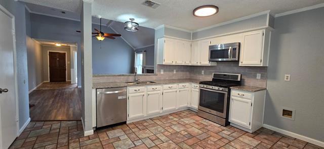 Foto del edificio - 4661 Birchbend Ln