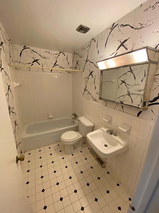 Foto del edificio - One Bedroom Apartment at Arlington Court