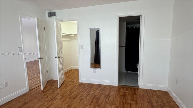 Foto del edificio - 8300 Sunrise Lakes Blvd