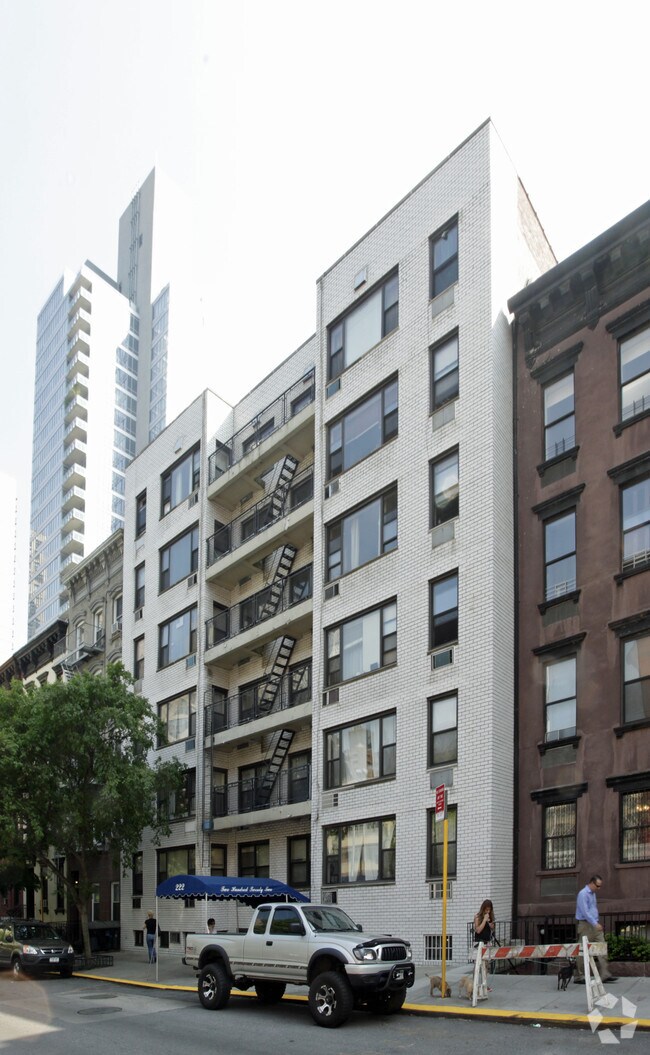 222 E 75th ¡St - 222 E 75th St