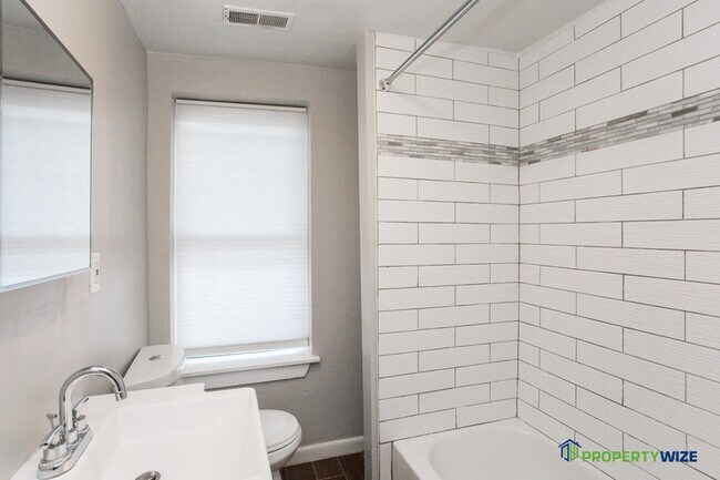 Building Photo - 2017 St Paul St