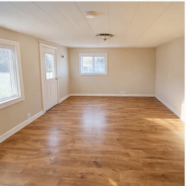 Building Photo - 10 SE Roosevelt Ave