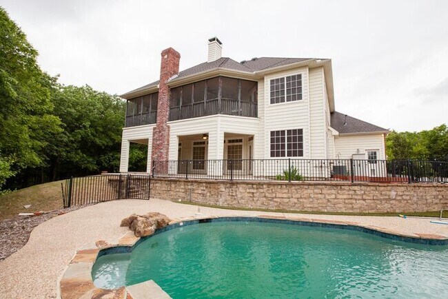 Building Photo - Ranch Living with a Pool in McKinney