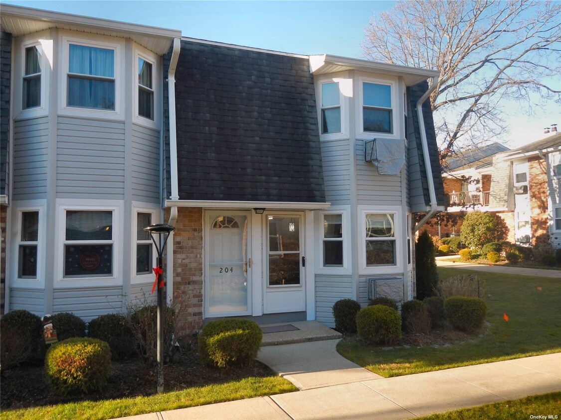 Primary Photo - 203 Millard Ave
