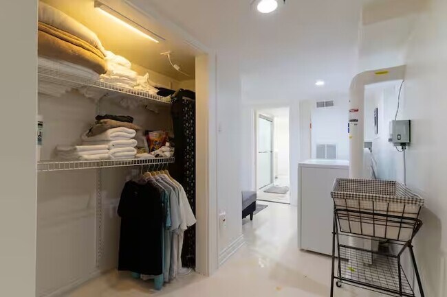 Foto del edificio - 1428 NE Adams St