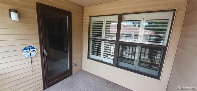 Foto del edificio - 61210 Greenwood Dr
