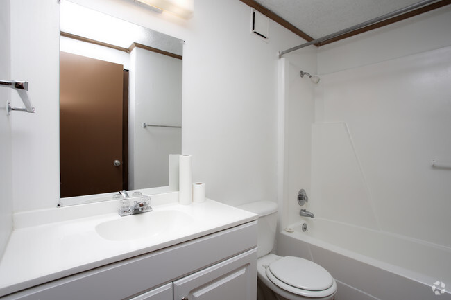 Baño - Poplar Springs Apartments