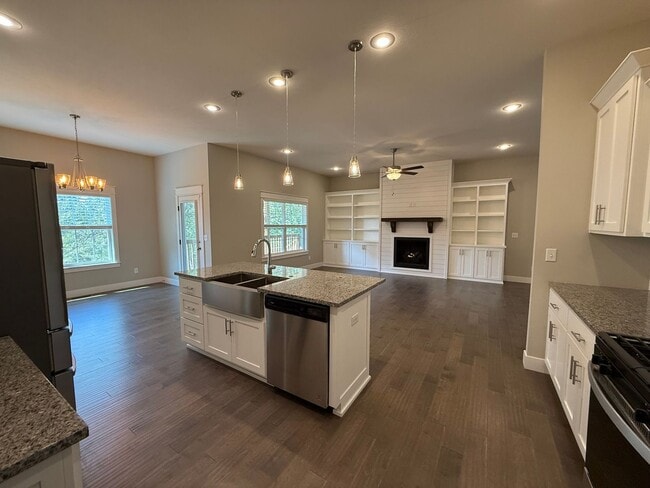 Building Photo - Gorgeous 4Bedroom House, on spacious 2 acres