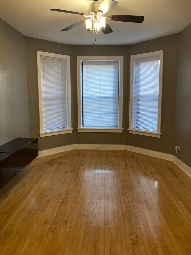 Foto del edificio - 907 S Claremont Ave