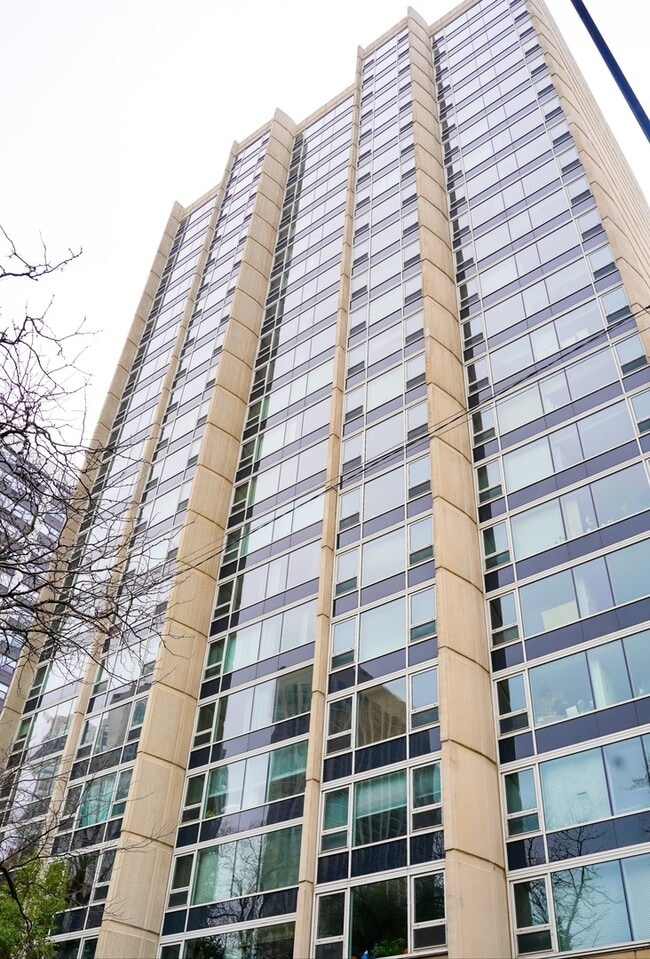 Building Photo - 2728 N Hampden Ct