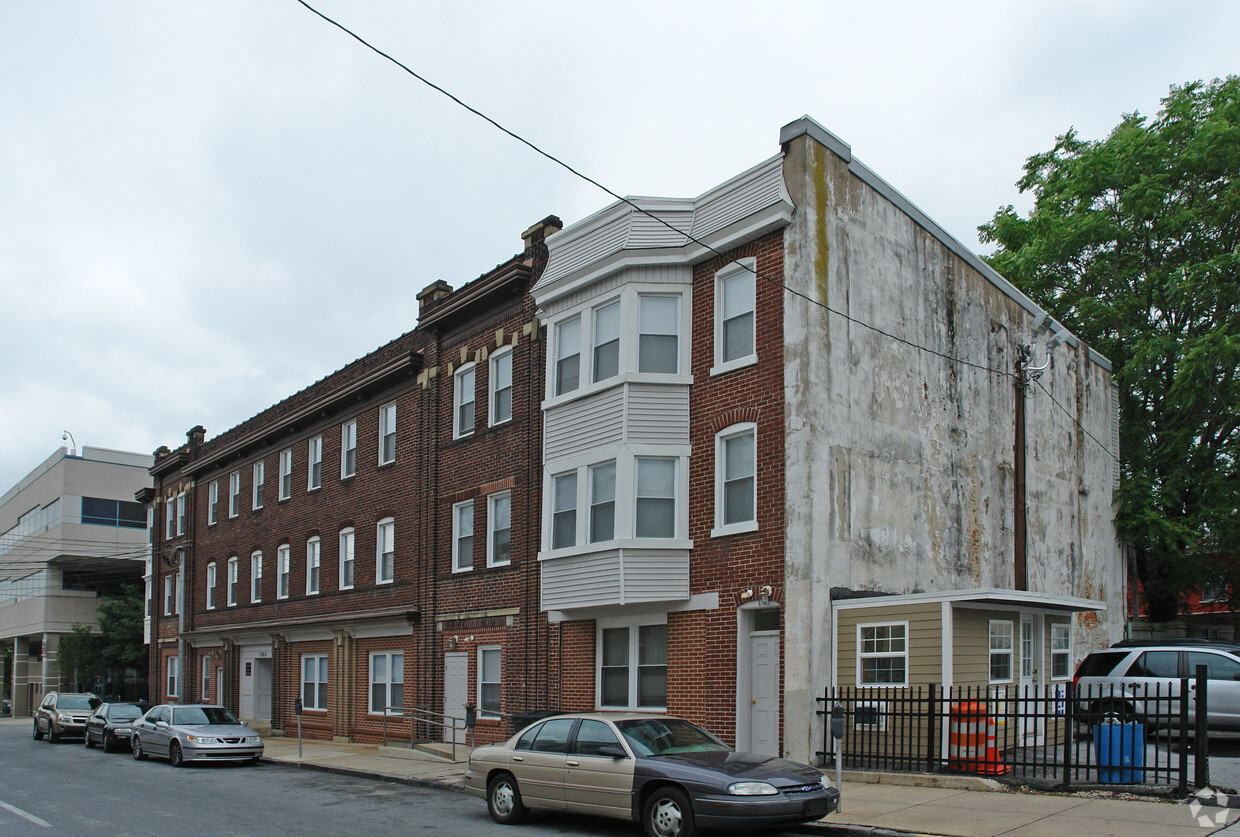 Foto del edificio - Courtyard Apartments