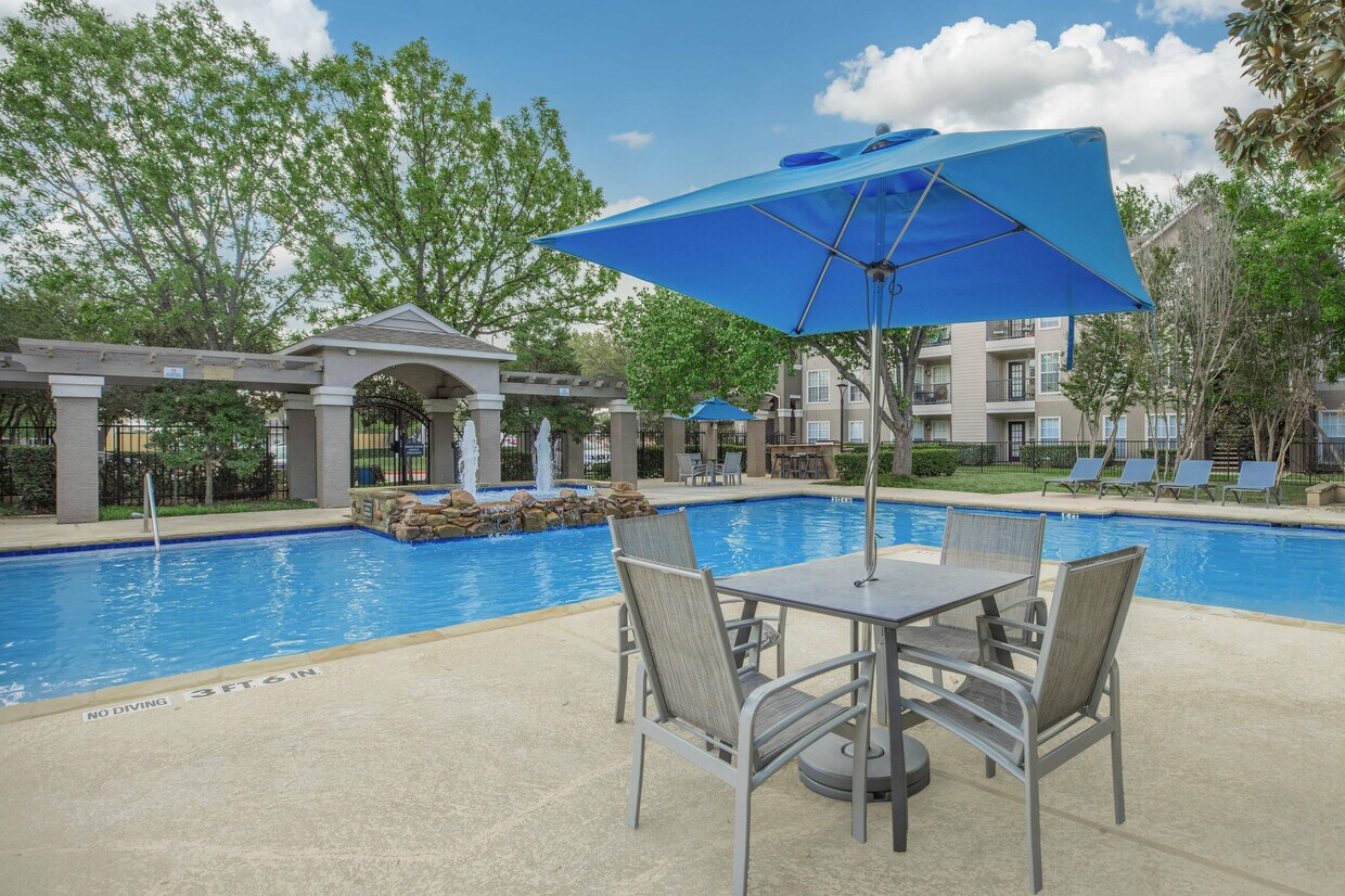 Oak Forest Apartments in Lewisville, TX