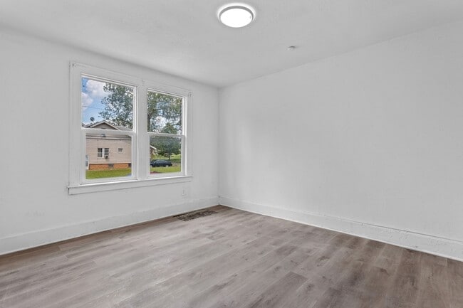 Foto del edificio - 7405 Garden St
