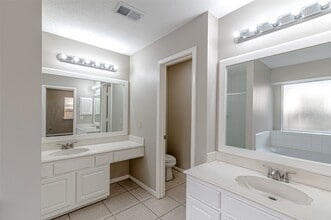 Building Photo - 14230 Cypress Ridge Dr