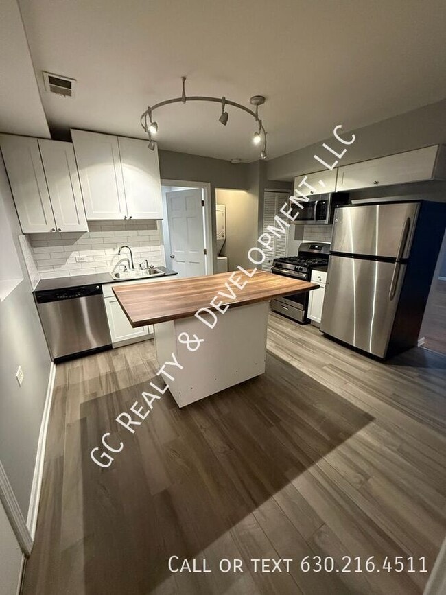 Photo - 3266 W Wrightwood Ave Apartment