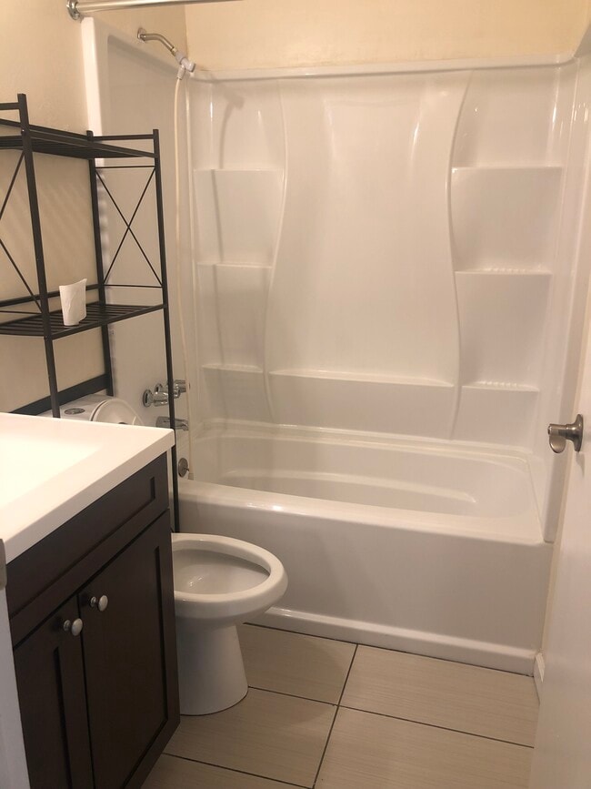 Bathroom - 40853 High St