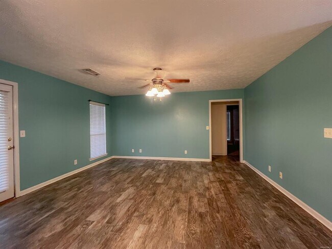 Foto del edificio - 121 Hickory Trail