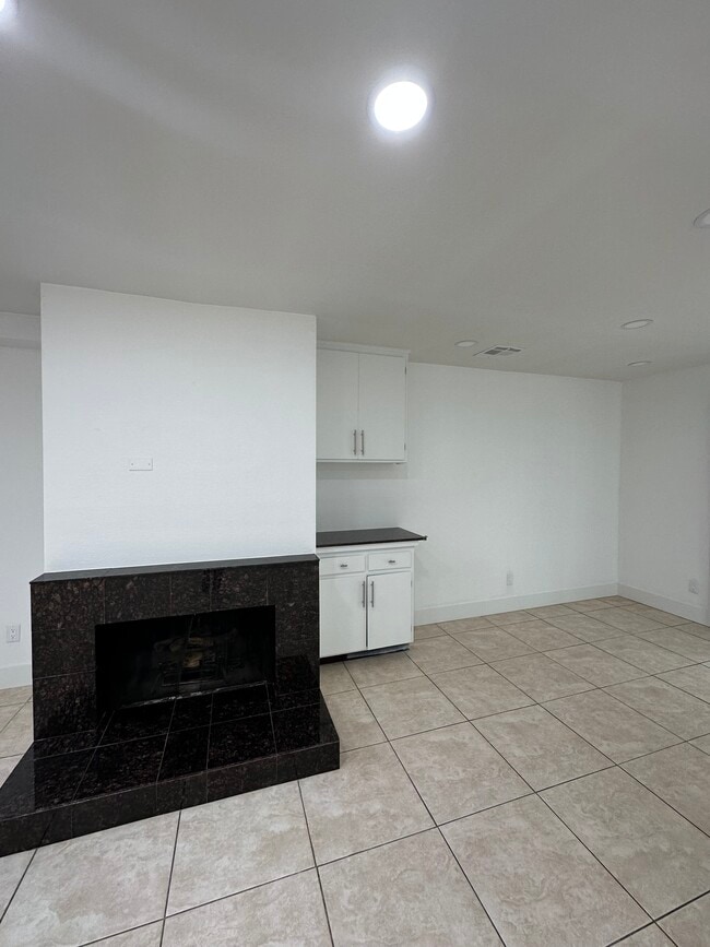 Building Photo - 11538 Riverside Dr