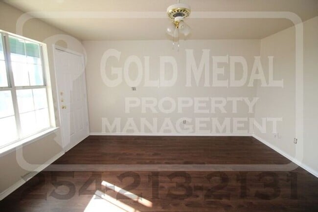 Building Photo - 3401 Barcelona Dr