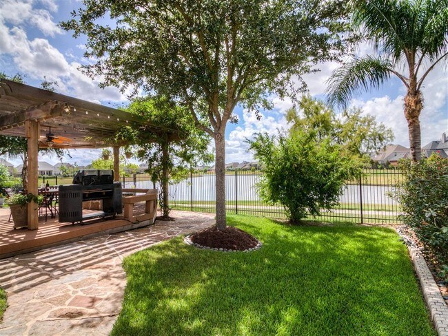 Building Photo - 1528 Mesa Verde Dr