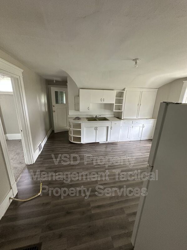 Building Photo - 6519 Hosmer Ave