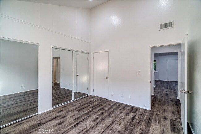 Foto del edificio - 13126 Bromont Ave