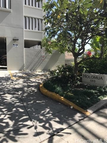 Building Photo - 1315 Kalakaua Ave