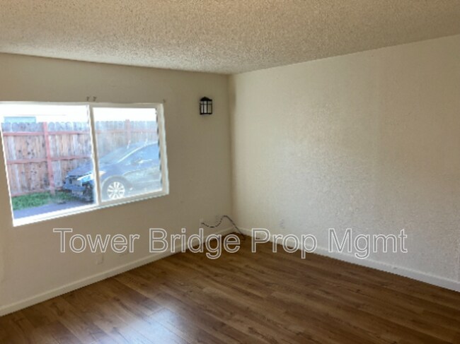 Foto del edificio - 2740 Crosby Way