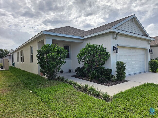 Building Photo - Beautiful 3 Bedrooms 2 Bathrooms Home for Rent in Tarpon Springs, FL