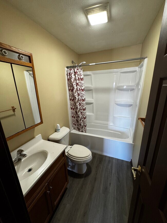 Building Photo - Oakwood