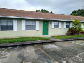 Building Photo - 570 13th Pl