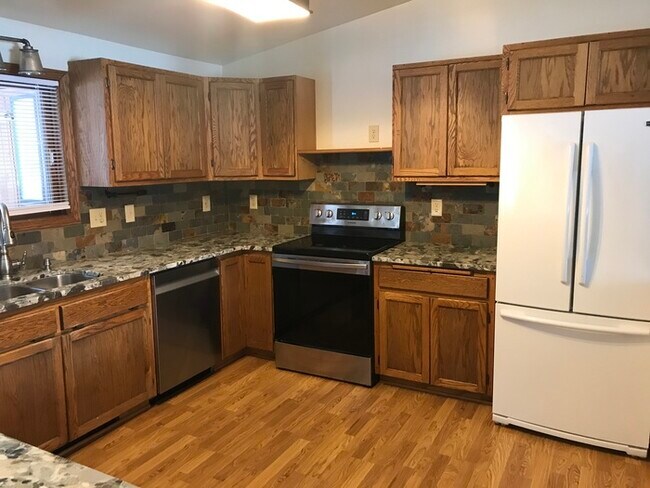 Building Photo - 4350 Buttercup Ln